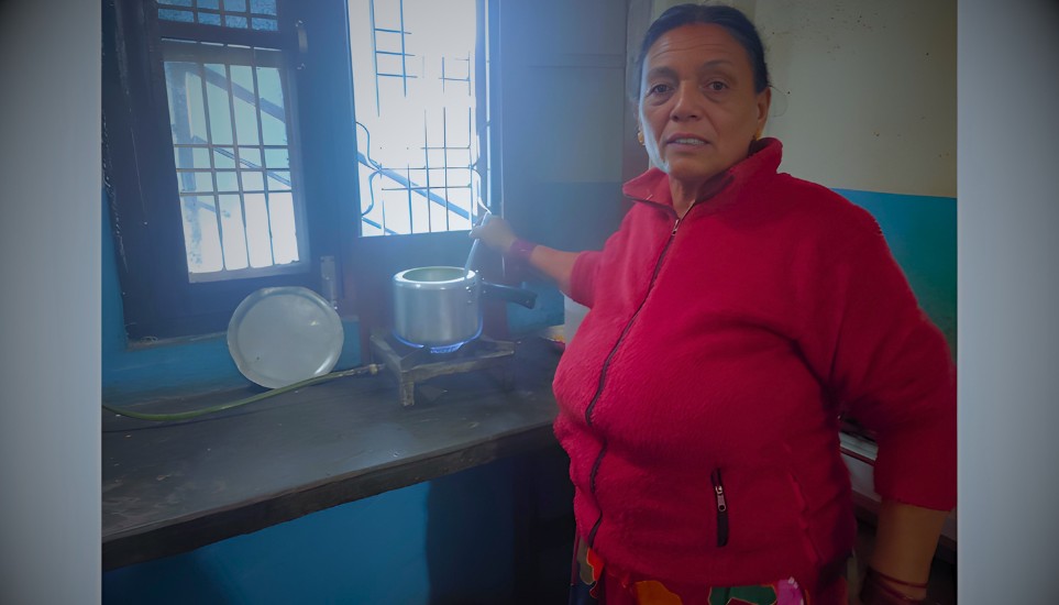Families cooking in biogas for three decades