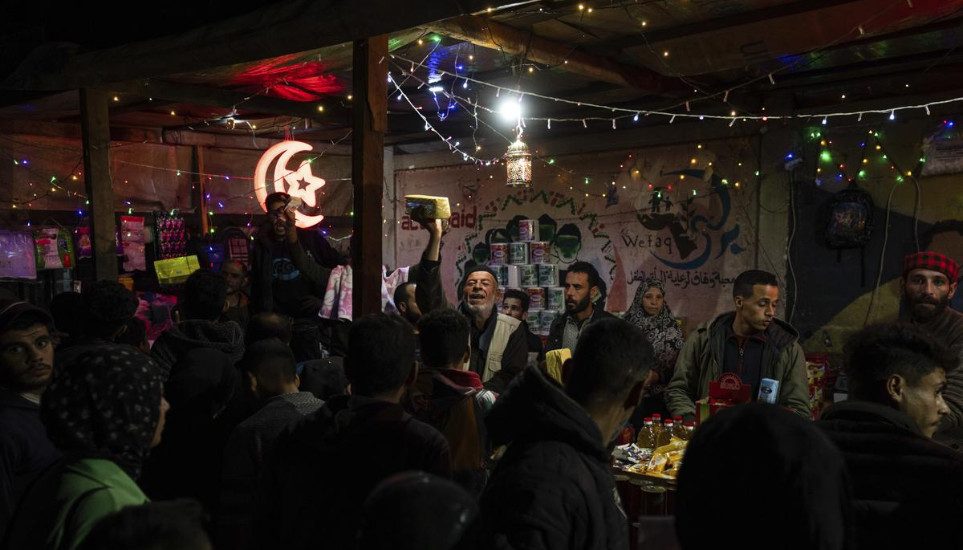 Palestinians in Gaza begin Ramadan with hunger worsening and no end in sight to the Israel-Hamas war